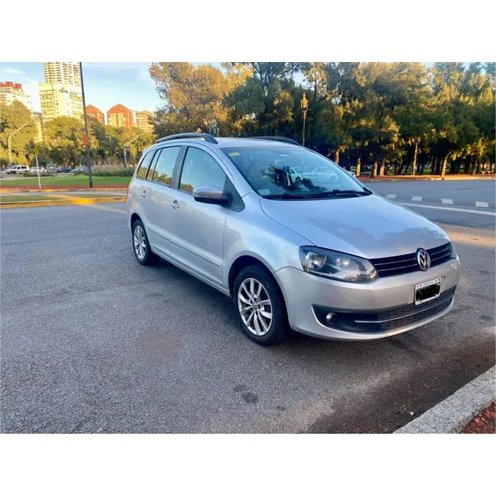 Volkswagen Suran 1.6 Highline 101cv