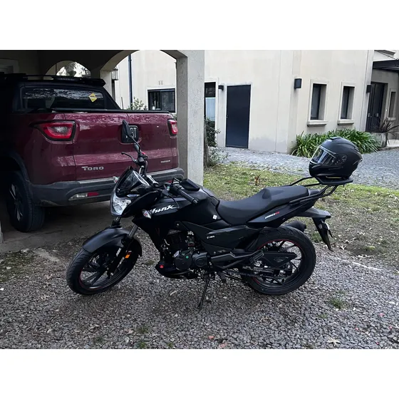 Moto Hero Hunk 190r Muy Poco Uso. Usb Y Cargador 12v Incluid