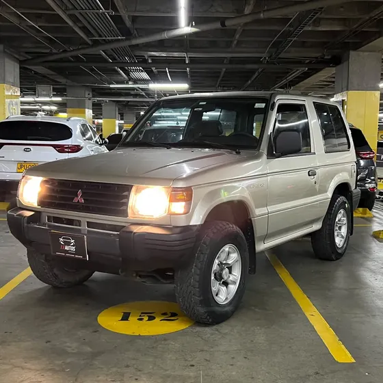 Mitsubishi Montero 1996 2.6 V12