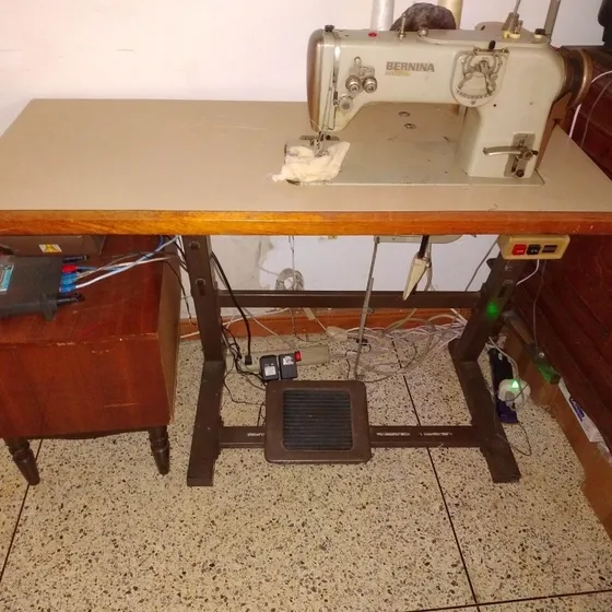 Maquina De Coser Industrial Bernina Suiza Poco Uso Perfecta