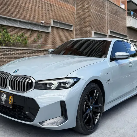 BMW 330e 2023 2.0 330e Iperformance Edicion M