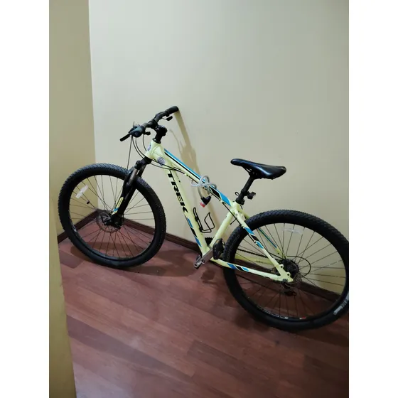 Bicicleta Trek Marlin 5 27,7