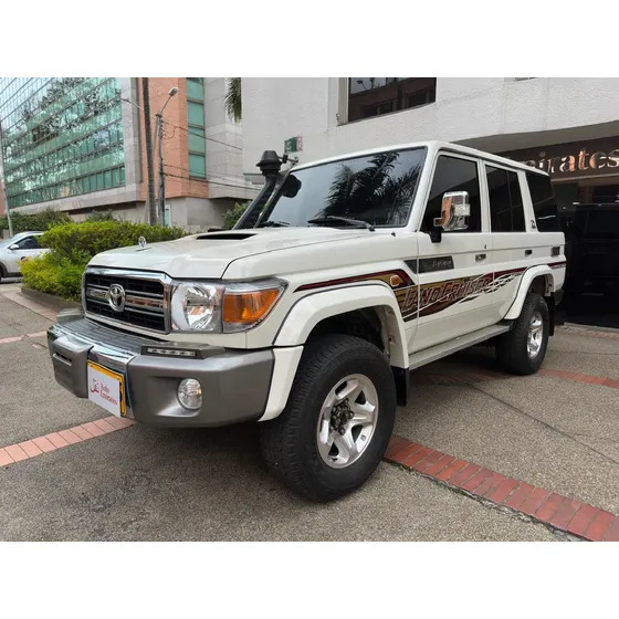 Toyota Land Cruiser Vdj 76