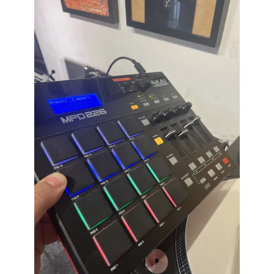 Controlador Akai Mpd226 Music 16 Pads Ableton Live Dj Midi