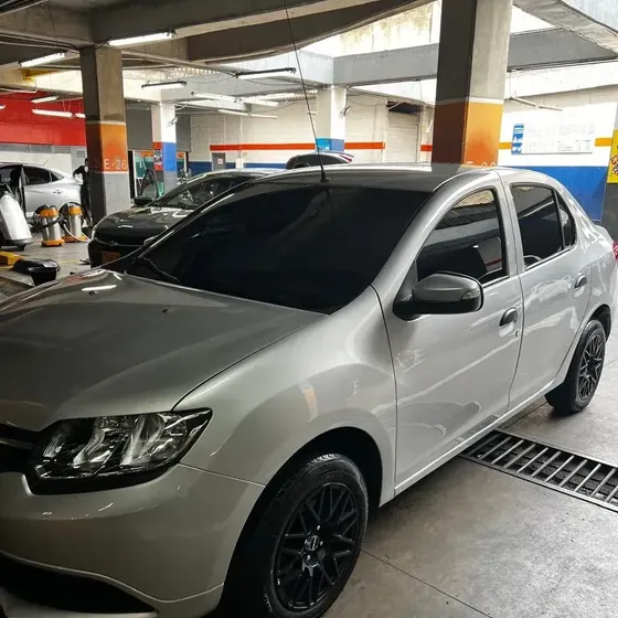 Renault Logan 2019 1.6 Privilege / Intens