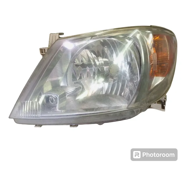 Faro Izquierdo Toyota Hilux Usado