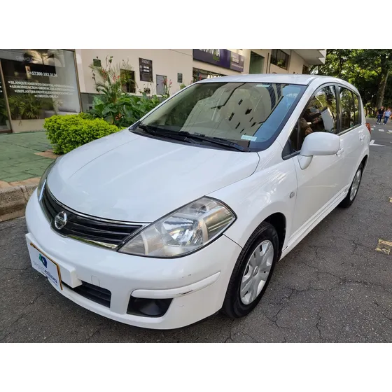 Nissan Tiida 1.8 Visia 5 P