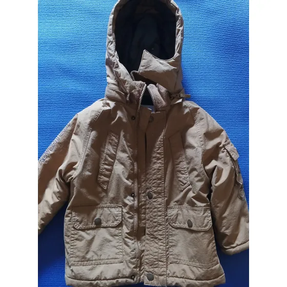 Chaqueta Impermeable Niño Con Capucha Usada Color Marrón. 