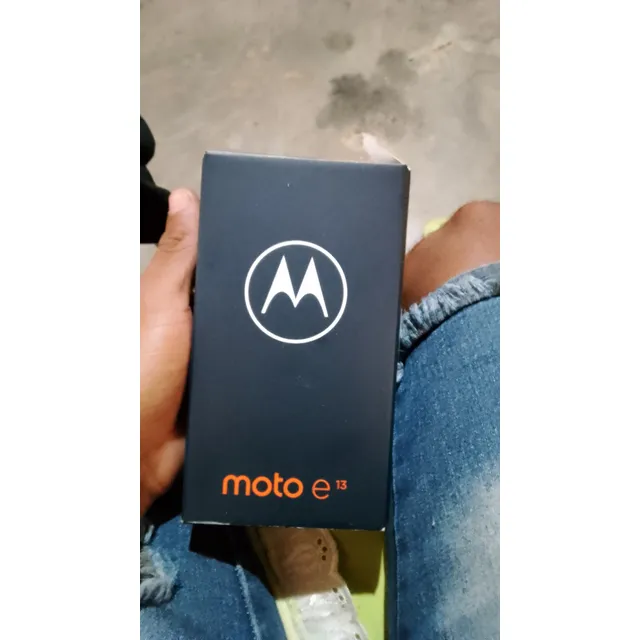 Teléfono celular Motorola E13 64gb negro negro