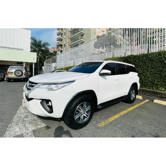Toyota Fortuner 2.7l Mid