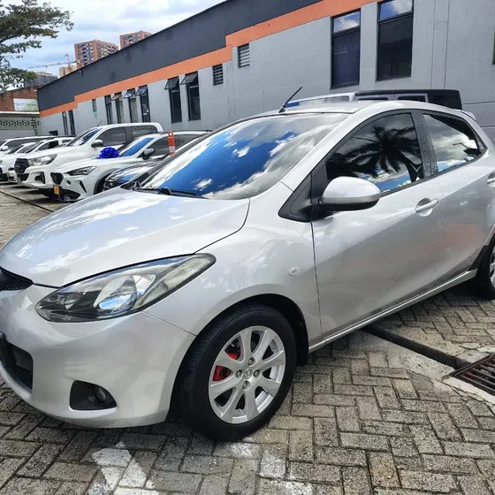 Mazda Mazda 2 2011 Automático Hatch Back