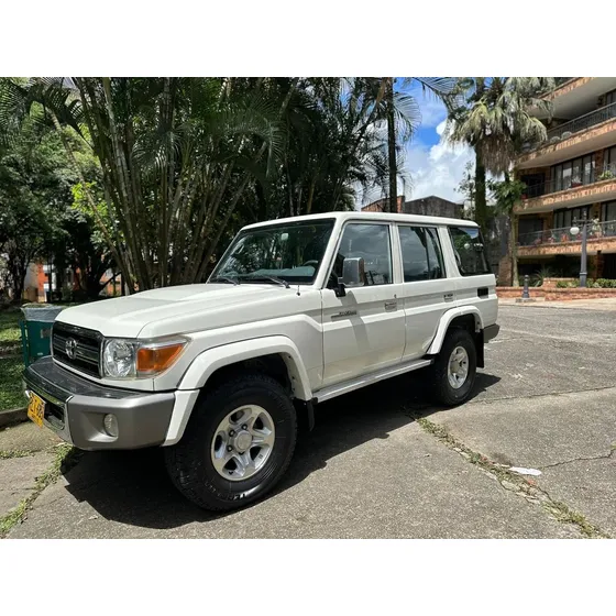 Toyota Land Cruiser Serie 76 V6 4.0