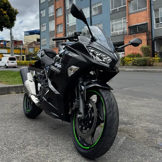 Moto Kawasaki Ninja 400 Modelo 2022 Original Excelent Estado