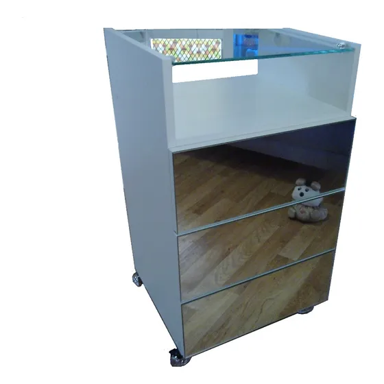 Criado  Espelhado Led E Tomada ,rodas: A65 X L35 X P35