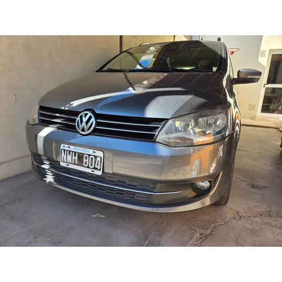 Volkswagen Suran 1.6 Highline 101cv