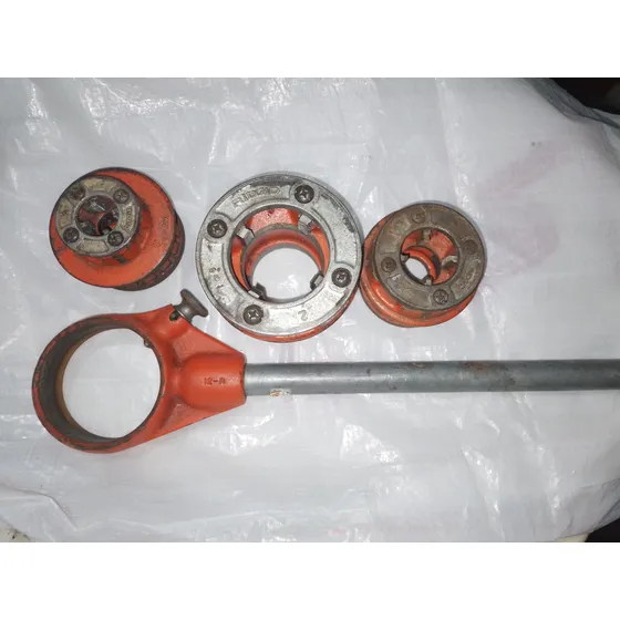 Tarraja Ridgid Modelo R-12 Con Dados De 1-1/2 Y 1-1/4