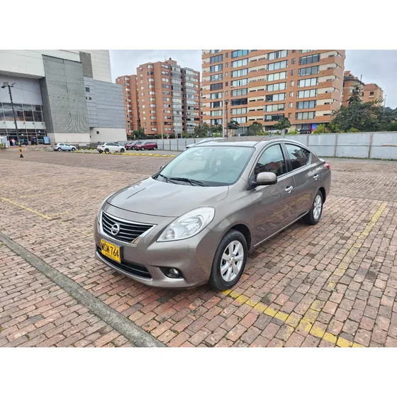 Nissan Versa 1.6 Advance