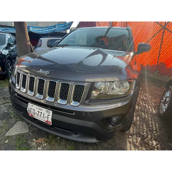 Jeep Compass 2.4 Latitud L4 4x2 Mt