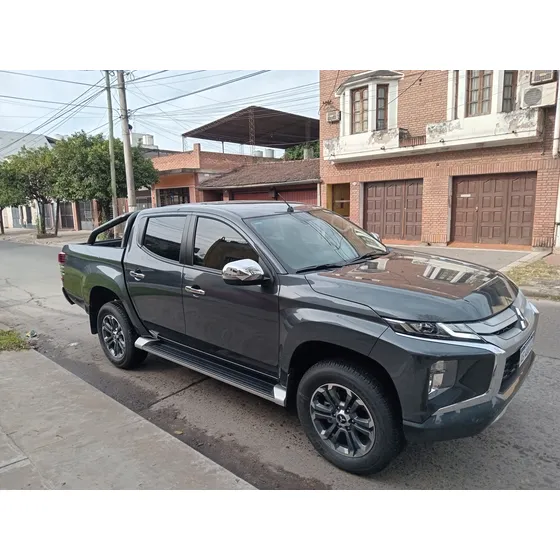 Mitsubishi L200 2.4 Di-d High Power 181cv Cuero