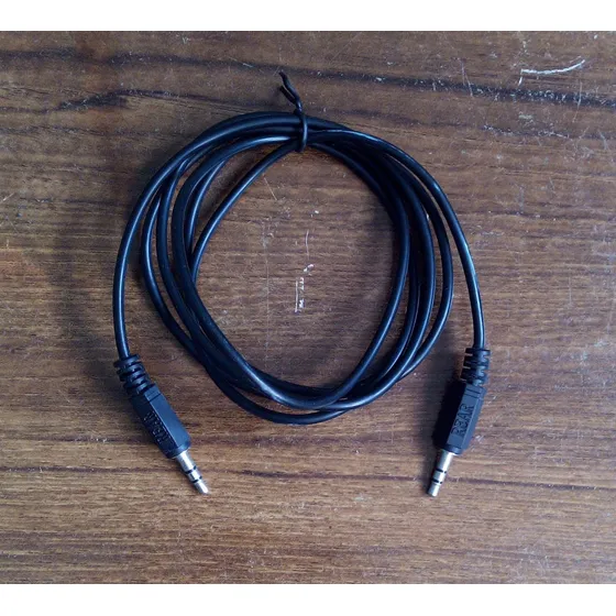 Cable Auxiliar De Audio Mini Plug De 3,5mm Macho-macho.usado