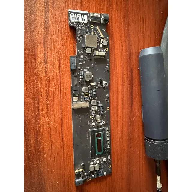Board Macbook Air 13 (2017) No Prende