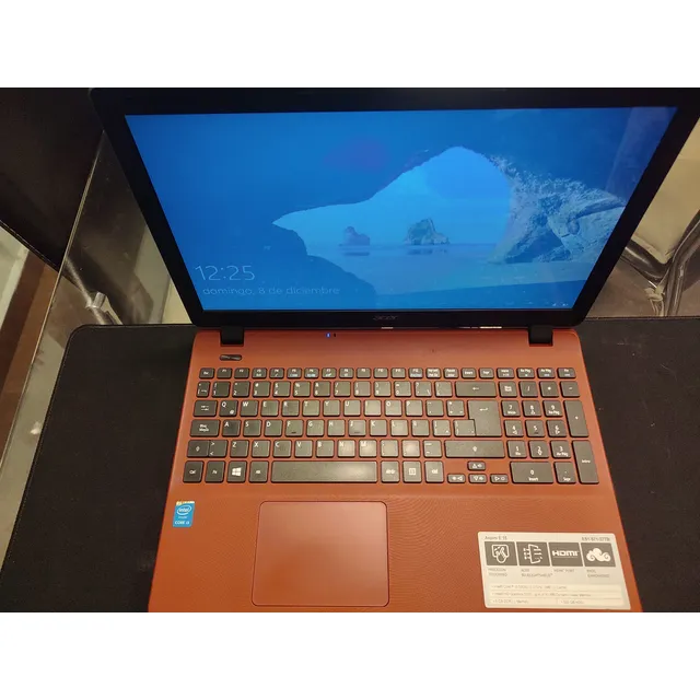 Laptop Acer Es1-571 Series Con Detalle