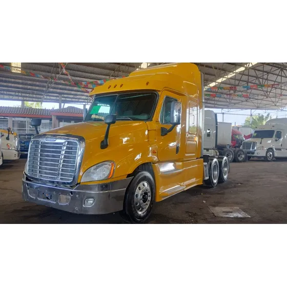 # 4628 Freightliner Cascadia 2015