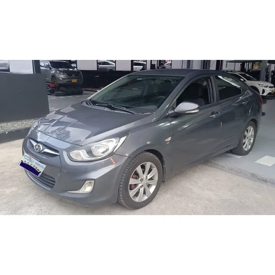 Hyundai I25 Full Equipo