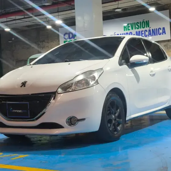 Peugeot 208 2015 Allure Mt 1600cc