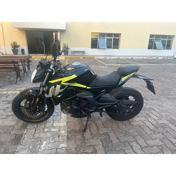 Cf Nk 400 Impecable Estado, Aun En Garantía
