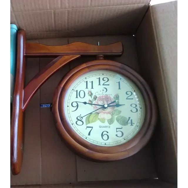 Reloj De Pared De Madera Estilo Retro / Vintage