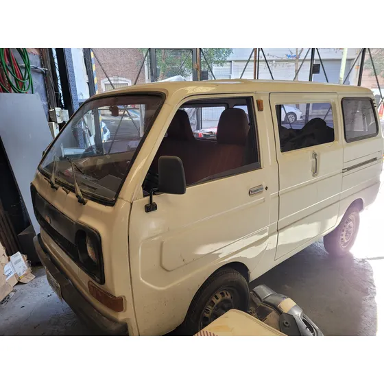 Mitsubishi L-100 Furgon Vidriado