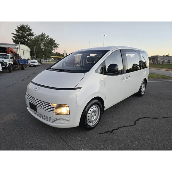 Hyundai Staria Minibus 2.2 Diesel Mt