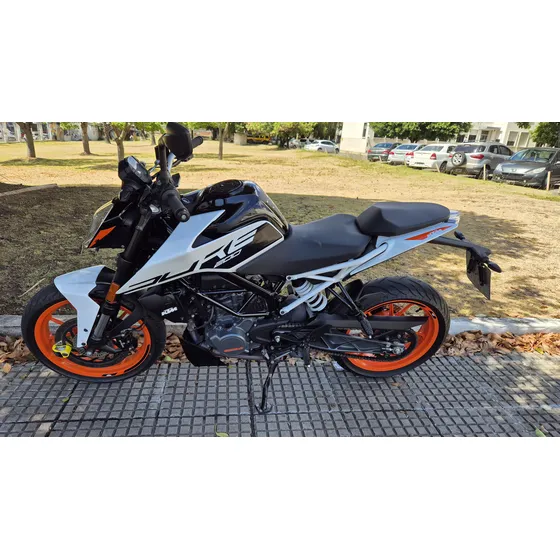 Vendo Duke 200 Año  2021 Con Solo 3800 Kilómetros Inmaculada