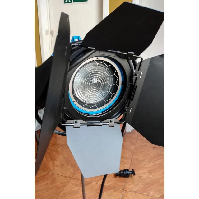Luz Arri Fresnel 650w Video Profesional Cámara Estudio