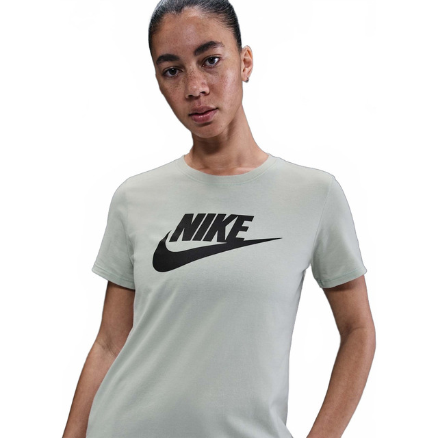 Camiseta Nike Sportswear Essentials Feminina Camiseta Nike Sportswear Essentials Feminina