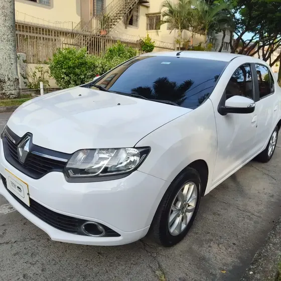 Renault Logan 2016 1.6 Privilege / Intens