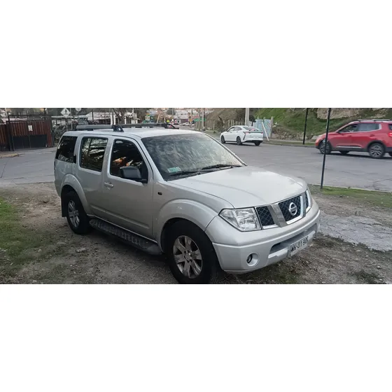 Nissan Pathfinder 2.5 Le