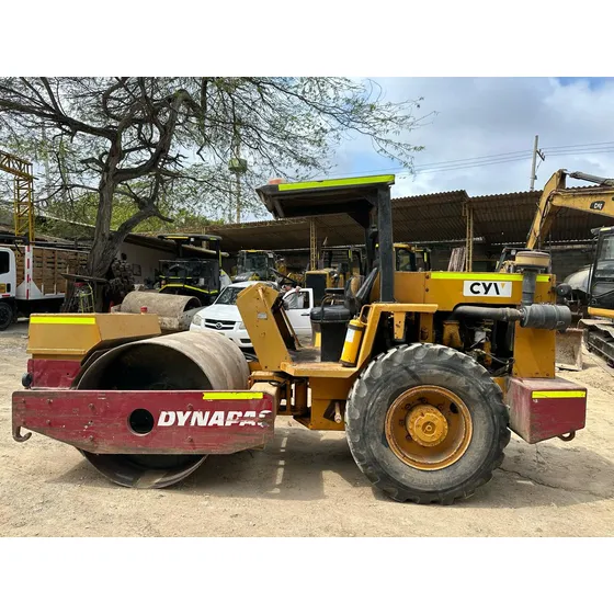 Vibrocompactador Dynapac Ca15                Peso 7200kg