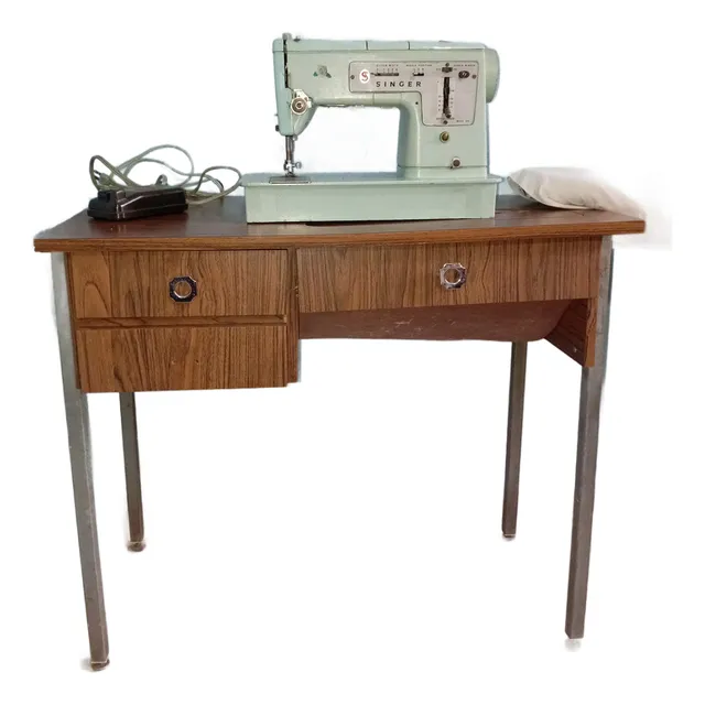 Máquina De Coser Singer Con Mueble. Inglesa