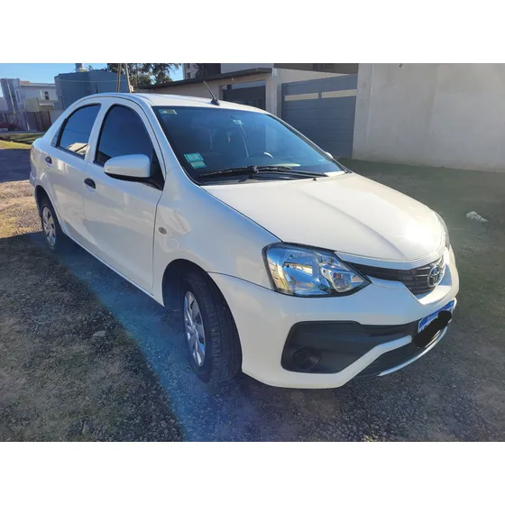Toyota Etios Etios X 1.5 6m/t