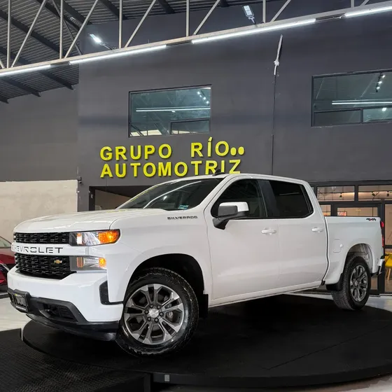 Chevrolet Silverado 2021 4.3 V6 1500 Wt Doble Cabina 4x4 At