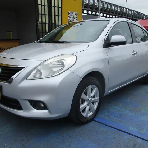 Nissan Versa 2013 Advance 1600cc Mt Aa