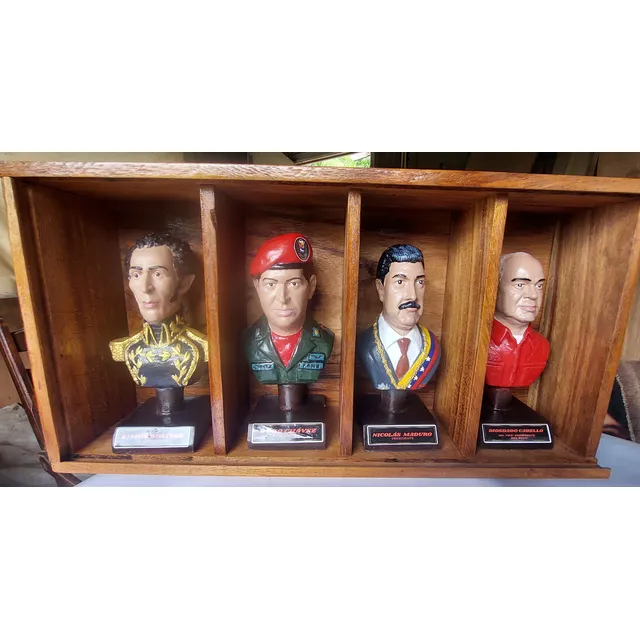 Esculturas De La Cadena De Mando Bolivariano, Realizadas En