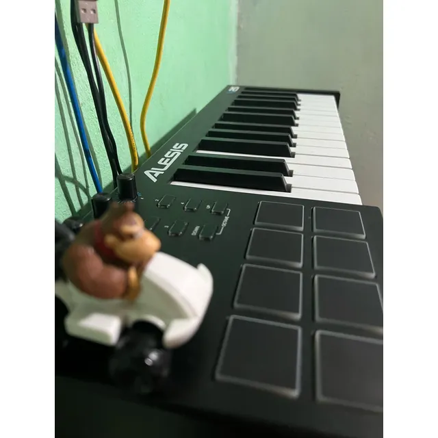 Controlador Dj Alesis V25 Usb-midi Envio Gratis