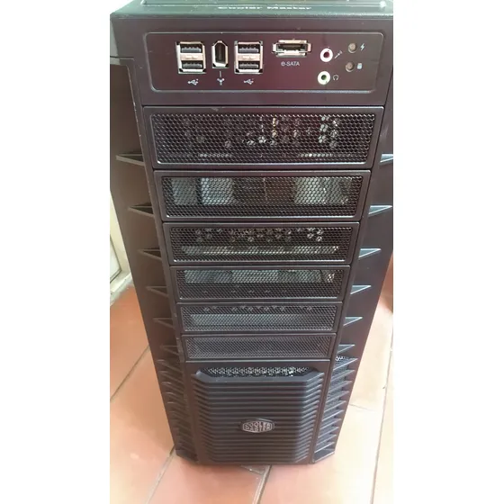 Case Full Tower Cooler Master Completamente Operativo
