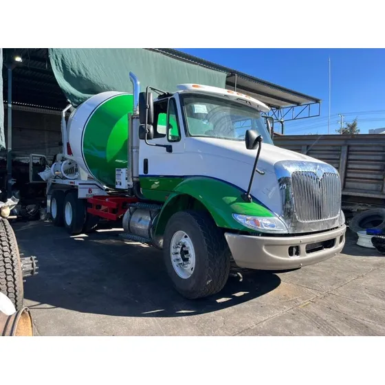 International 8600 Con Equipo De Olla Revolvedora