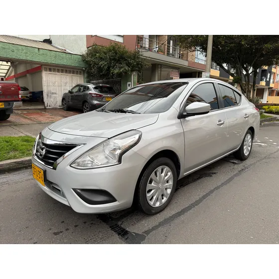 Nissan Versa 1.6 Sense