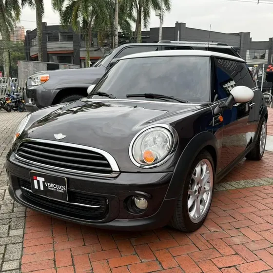 Mini Cooper 2013 R56 1.6 At