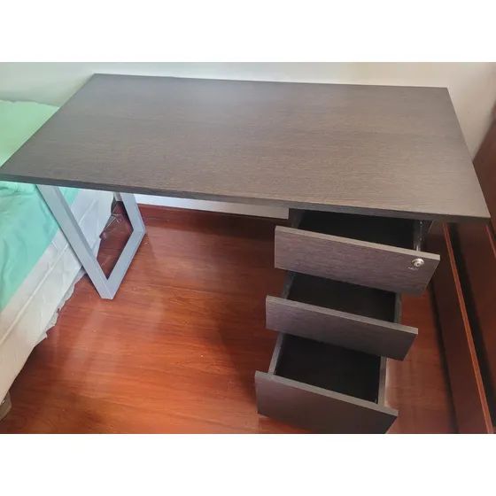 Escritorio Tugó Como Nuevo. Estado 9/10 En Bogotá Norte